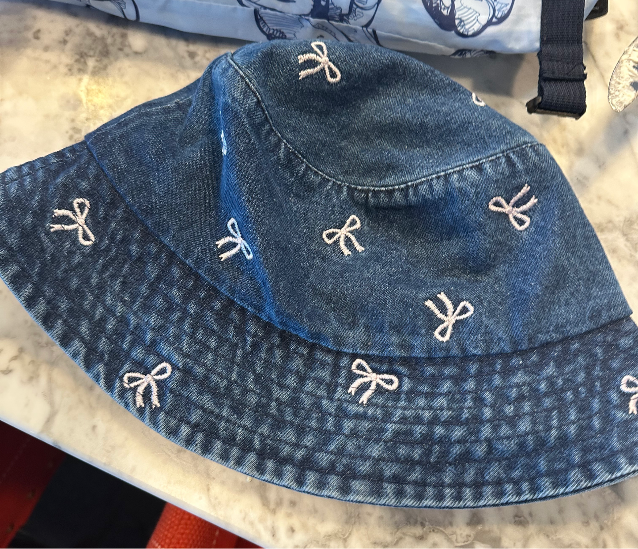 BUCKET HAT